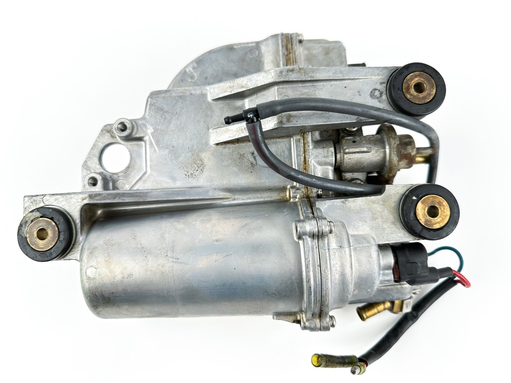 2001 Yamaha 200 HP 2 Stroke Outboard VST Float Chamber Assembly 66K-14980-00-00 OEM