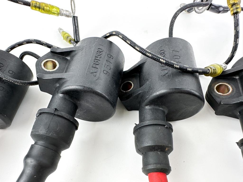 2001 Yamaha 200 HP 2 Stroke Outboard Ignition Coil Set 61A-85570-00-00 OEM