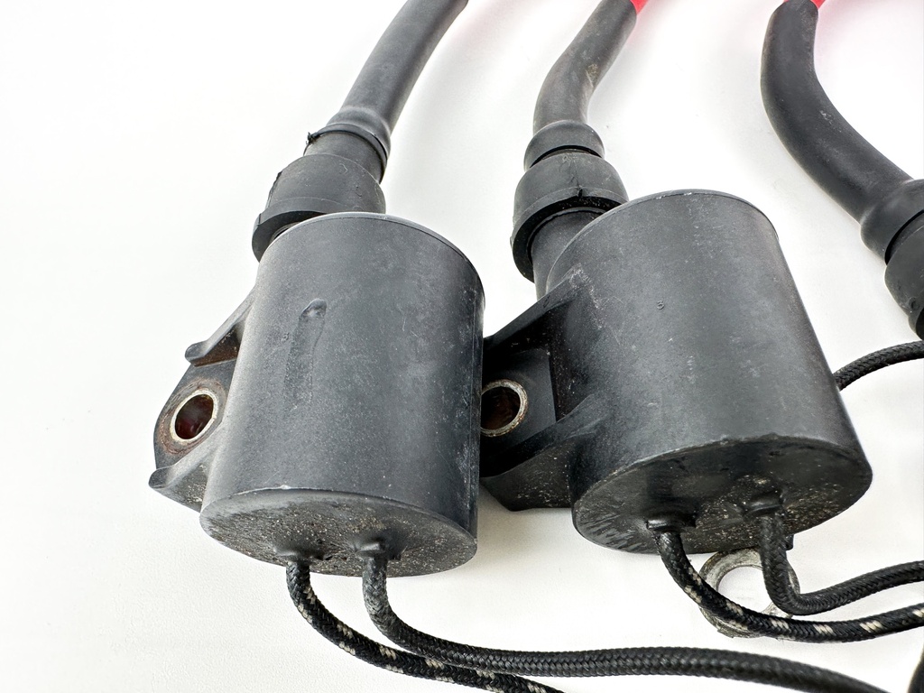 2001 Yamaha 200 HP 2 Stroke Outboard Ignition Coil Set 61A-85570-00-00 OEM
