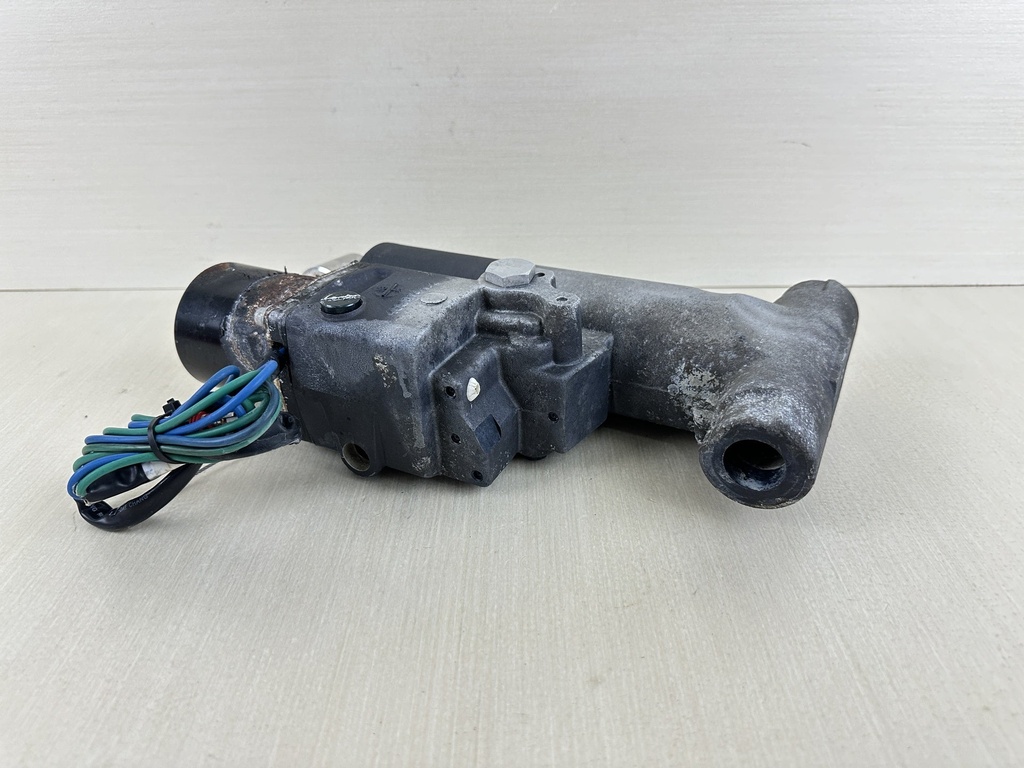 2008 Evinrude Etec 90HP Outboard Trim & Tilt Assembly 5005756 5008949