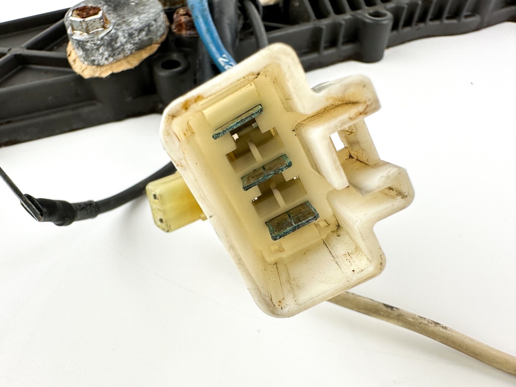 2002 Suzuki 115 HP 4 Stroke Outboard Rectifier & Regulator 32800-90J00 OEM