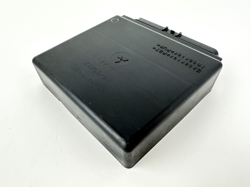 2002 Suzuki 115 HP 4 Stroke Outboard Engine Control Unit ECU 33920-90J10 OEM