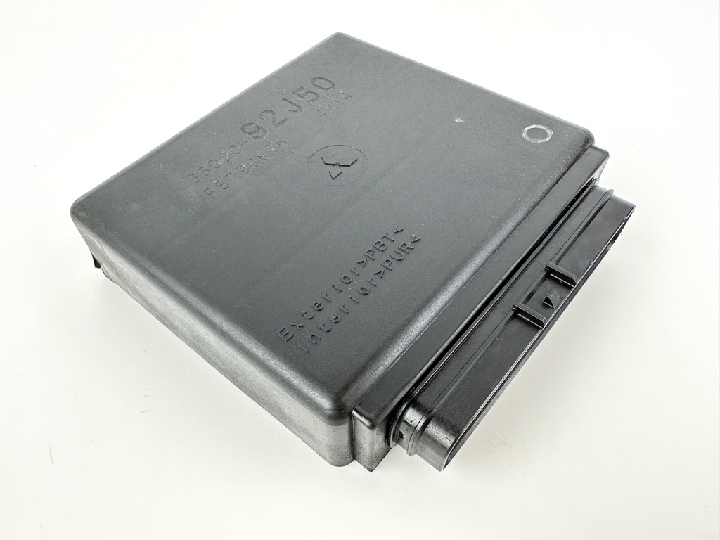 2002 Suzuki 140 HP 4 Stroke Outboard Engine Control Unit ECU 33920-92J50 OEM