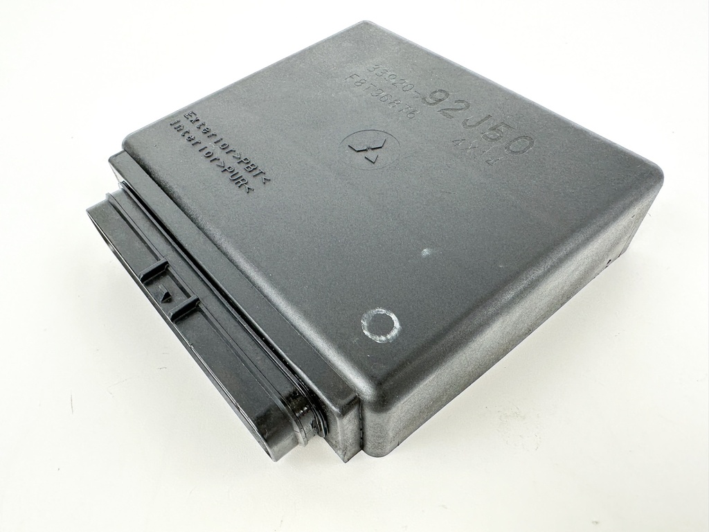 2002 Suzuki 140 HP 4 Stroke Outboard Engine Control Unit ECU 33920-92J50 OEM