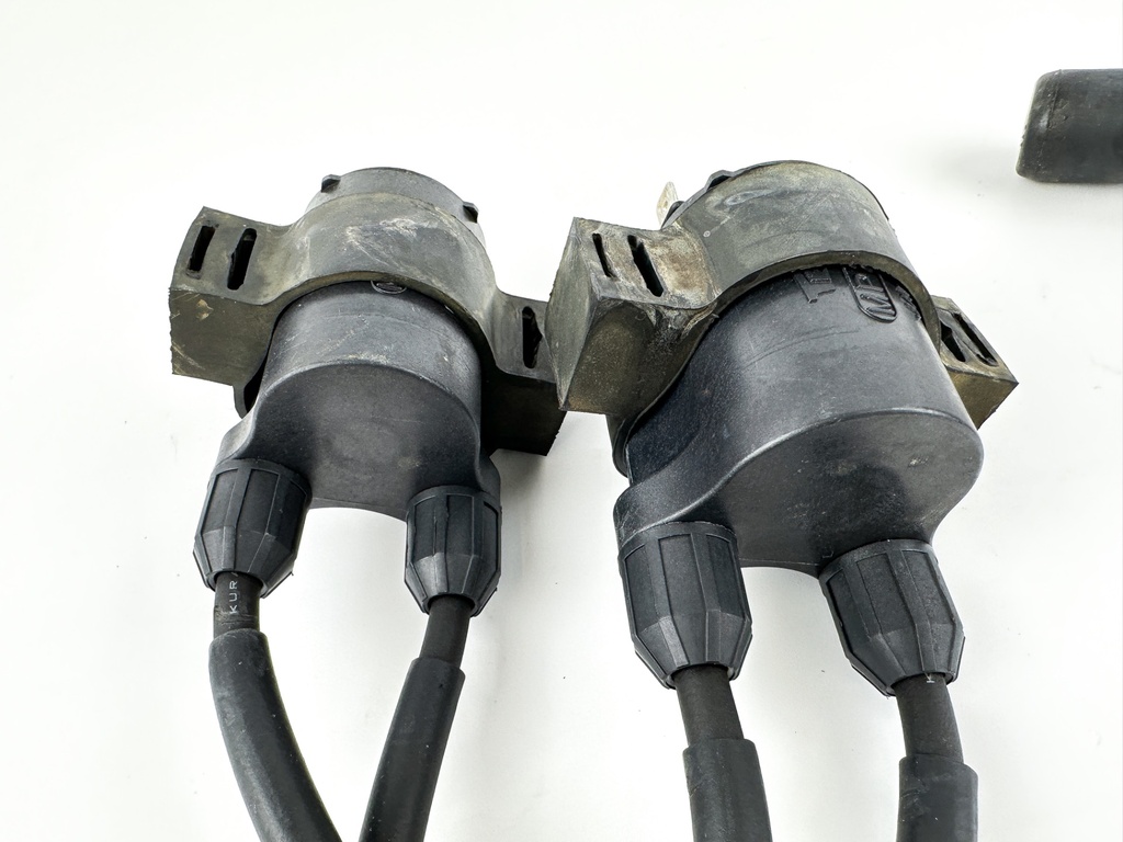 2001 Honda 130 HP 4 Stroke Outboard Ignition Coil Set 30500-ZW5-003 OEM