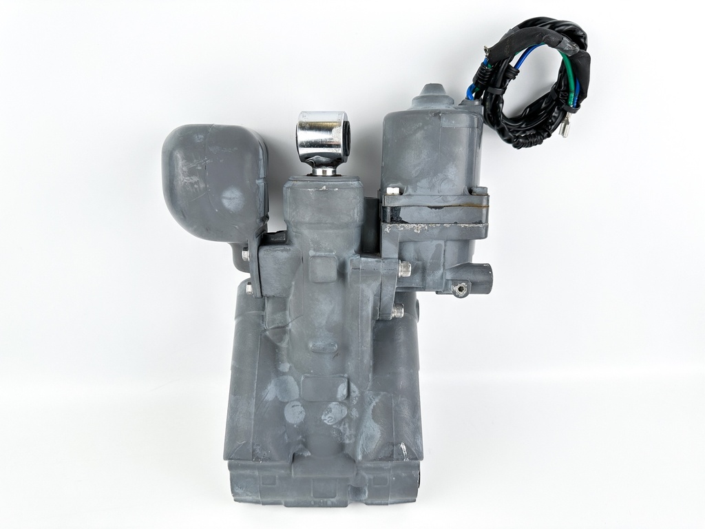 2001 Honda 130 HP 4 Stroke Outboard Power Trim Tilt Unit 56000-ZW1-708 OEM