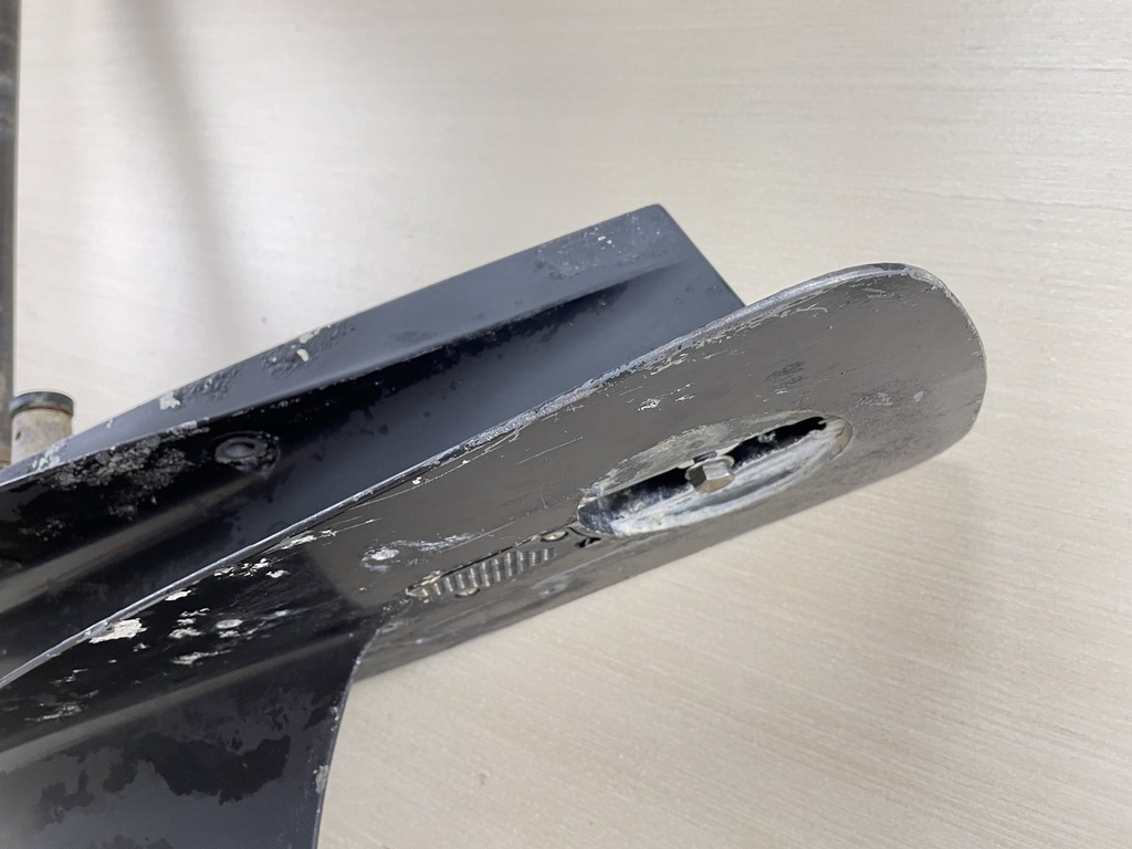 2003 Suzuki  DF 115 140 HP DF140 20" Long Lower Unit Gear Case RH 55110-90J15-0EP