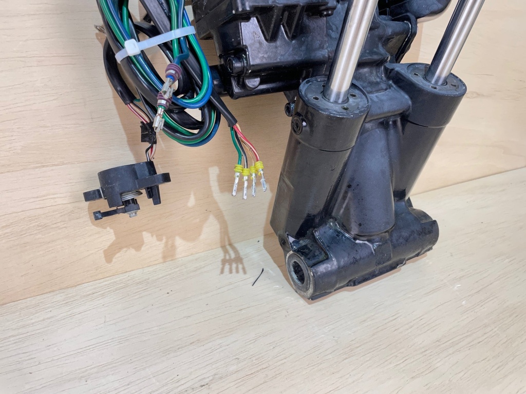 Evinrude Etec G2 150HP Power Trim & Tilt Assembly 5010182