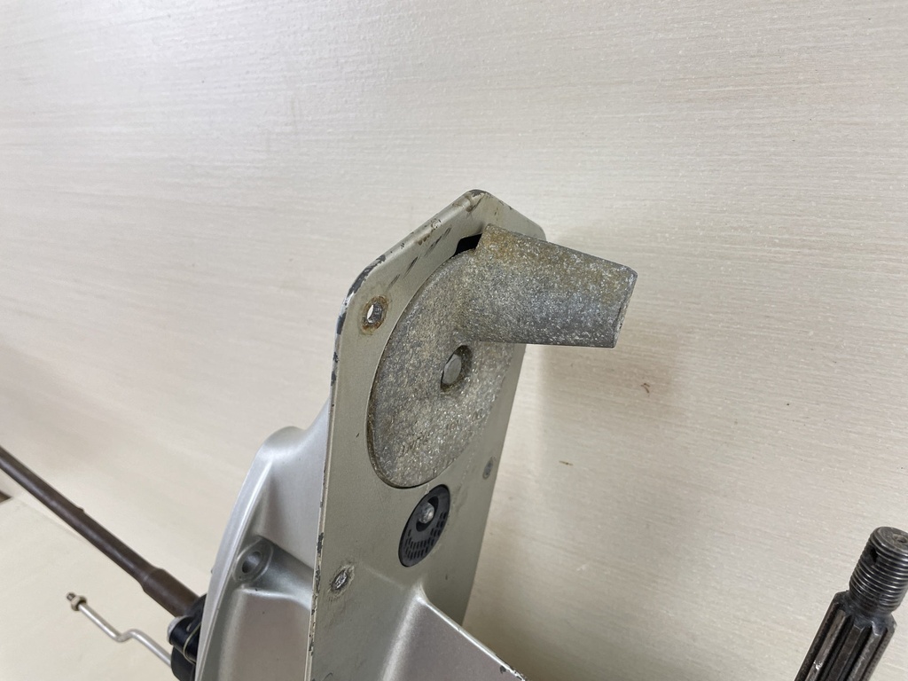 1999 Honda 25HP 4 Stroke Outboard 20" Long Lower Unit Gear Case - For Repair