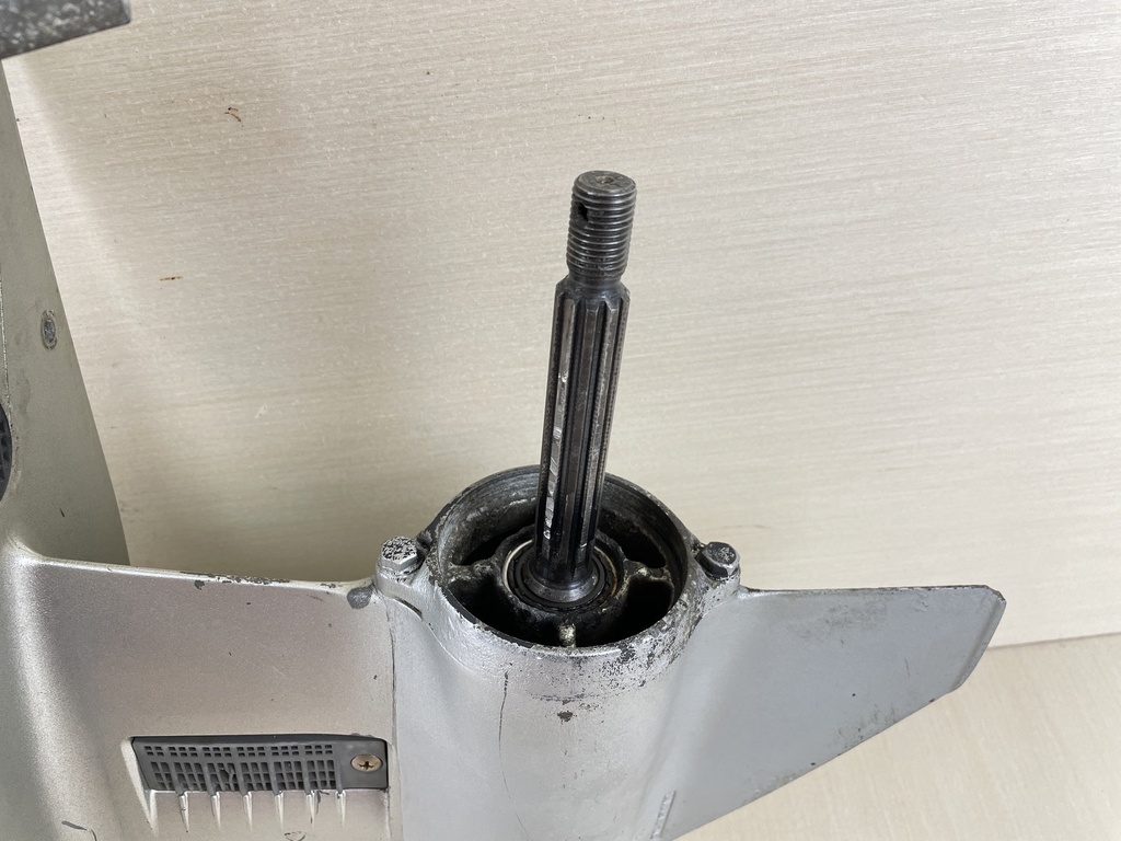 1999 Honda 25HP 4 Stroke Outboard 20" Long Lower Unit Gear Case - For Repair