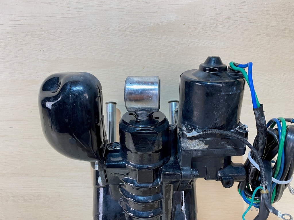 Evinrude Etec G2 150HP Power Trim & Tilt Assembly 5010182