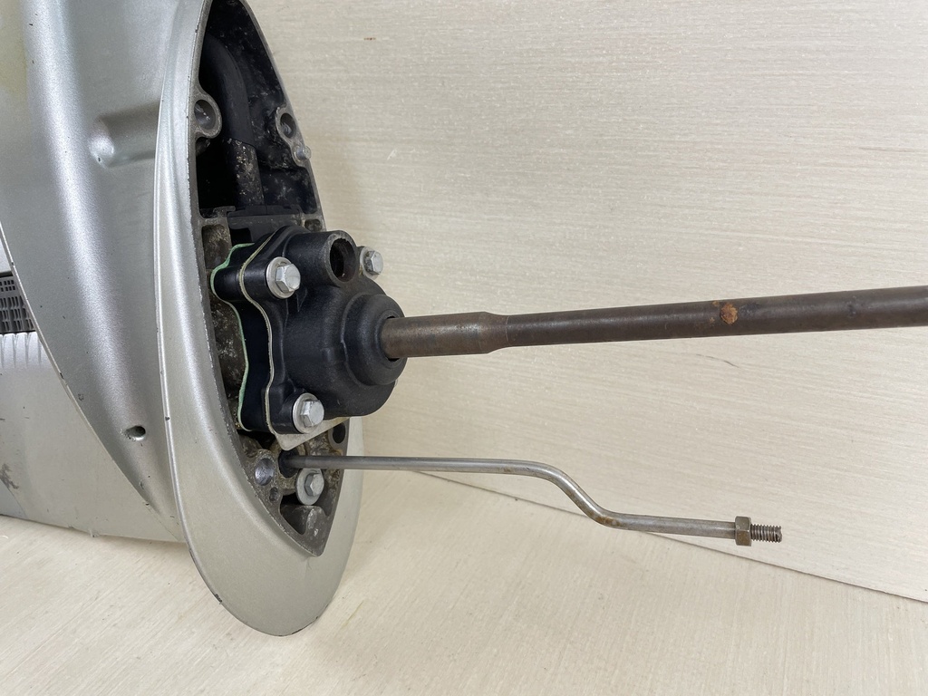 1999 Honda 25HP 4 Stroke Outboard 20" Long Lower Unit Gear Case - For Repair