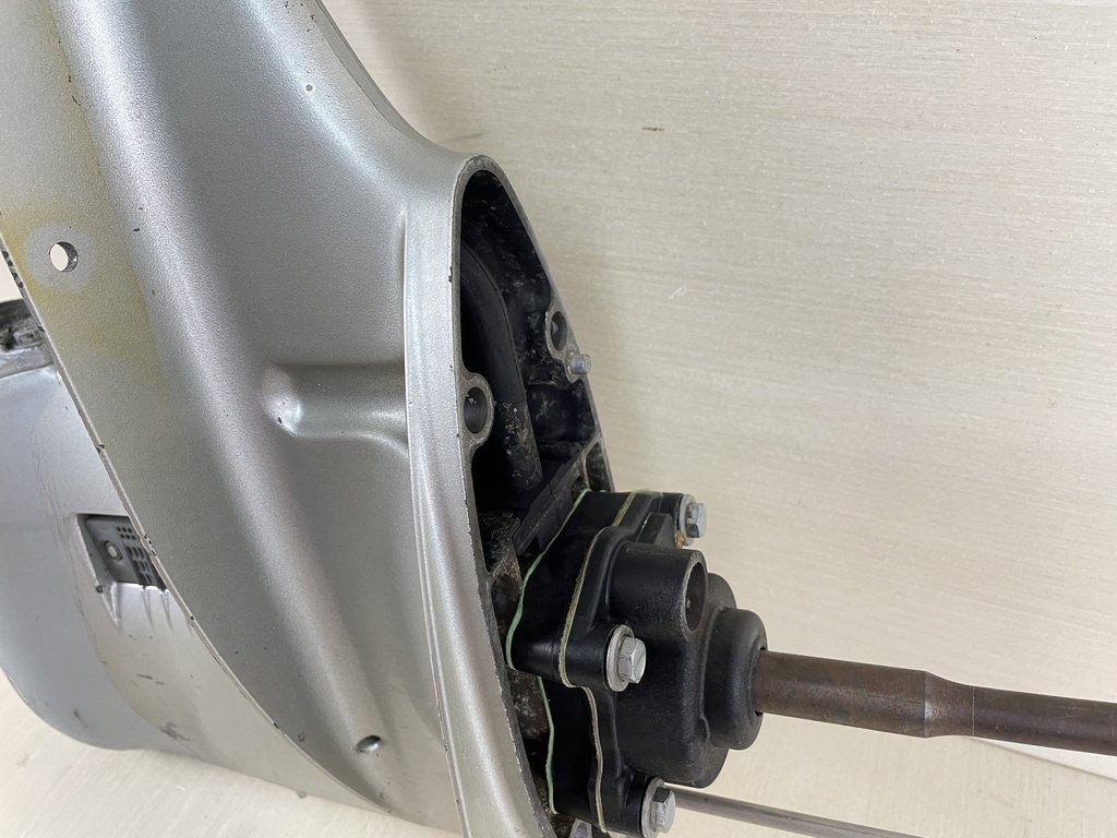 1999 Honda 25HP 4 Stroke Outboard 20" Long Lower Unit Gear Case - For Repair