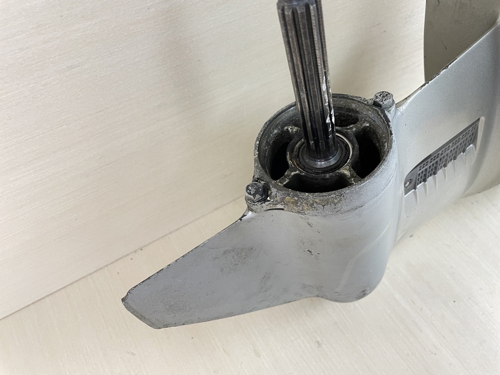 1999 Honda 25HP 4 Stroke Outboard 20" Long Lower Unit Gear Case - For Repair