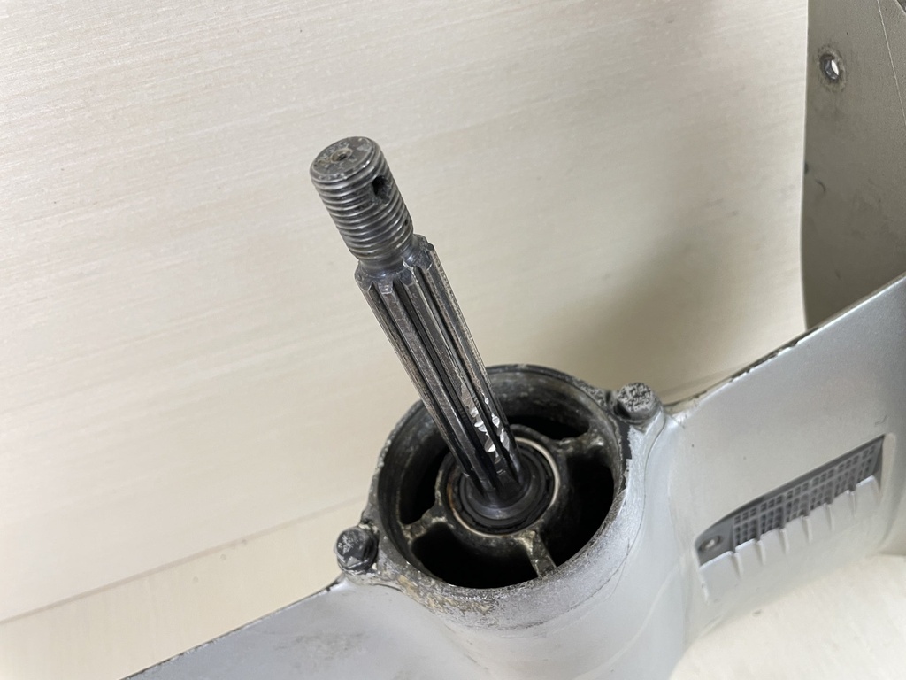 1999 Honda 25HP 4 Stroke Outboard 20" Long Lower Unit Gear Case - For Repair