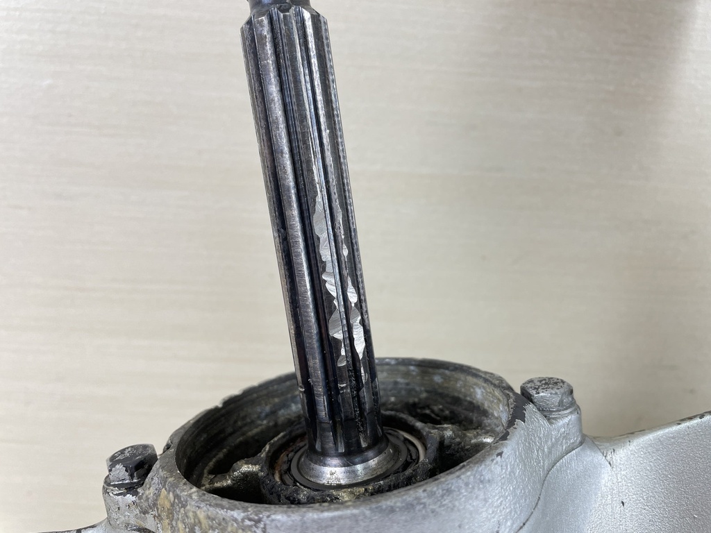 1999 Honda 25HP 4 Stroke Outboard 20" Long Lower Unit Gear Case - For Repair