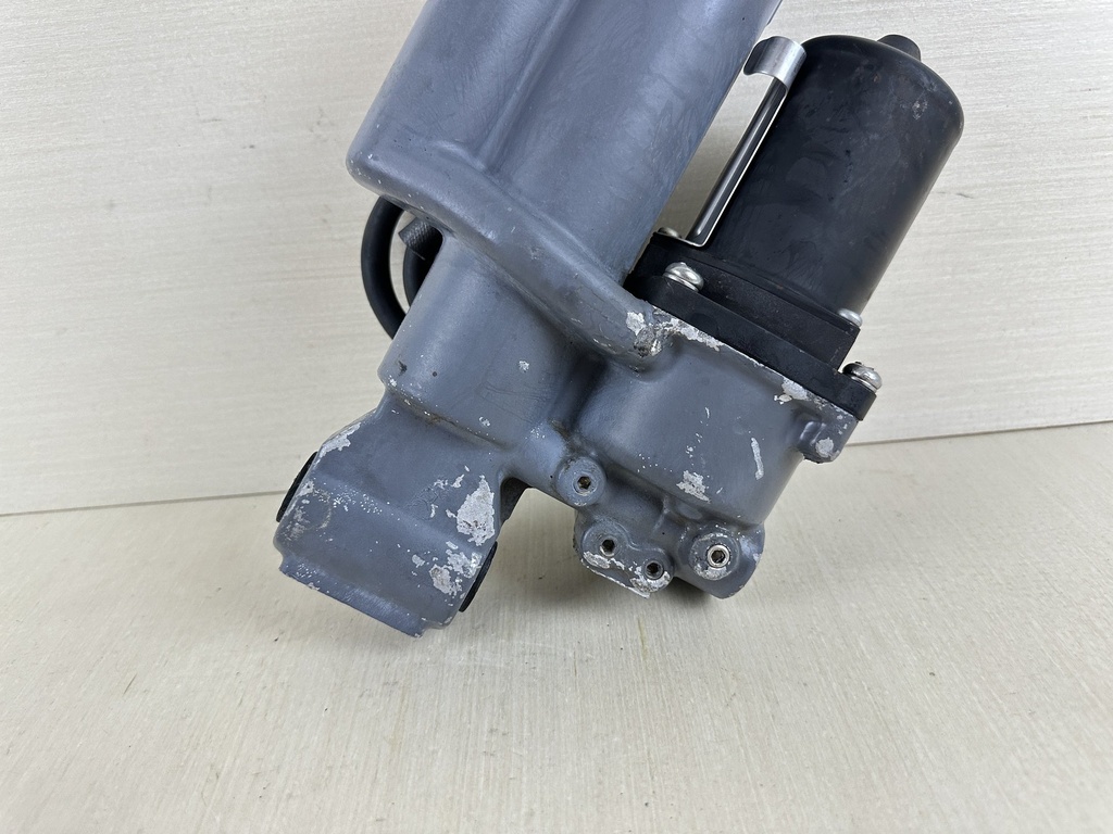 1998 Honda 50HP 4 Stroke Outboard Power Trim Tilt Unit Assembly 56000-ZV5-822ZA