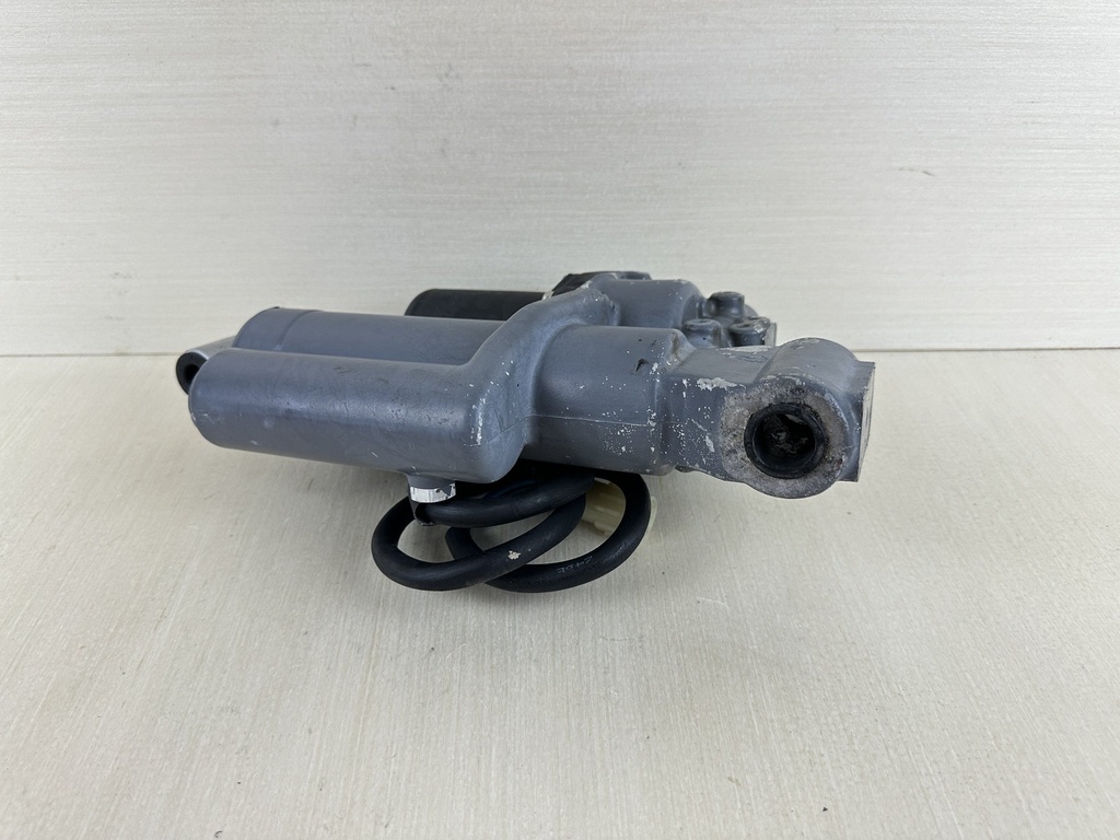 1998 Honda 50HP 4 Stroke Outboard Power Trim Tilt Unit Assembly 56000-ZV5-822ZA