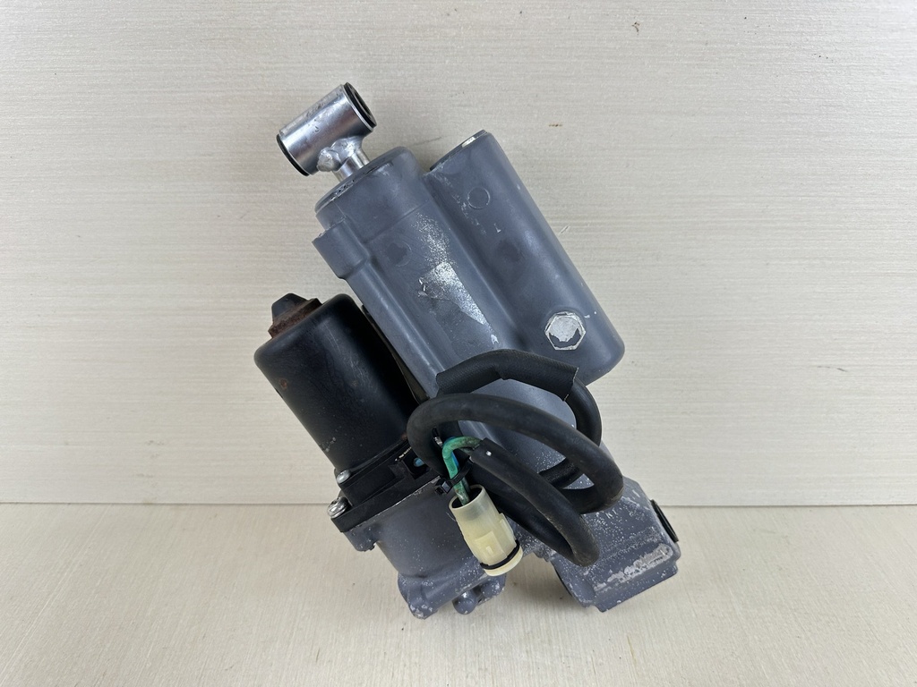 1998 Honda 50HP 4 Stroke Outboard Power Trim Tilt Unit Assembly 56000-ZV5-822ZA