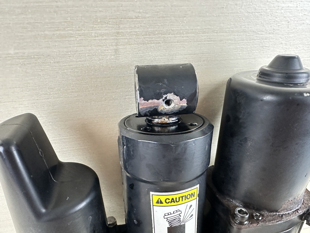 2000 Mercury 135 - 200HP Optimax Power Trim And Tilt Unit Assembly 2 Wire