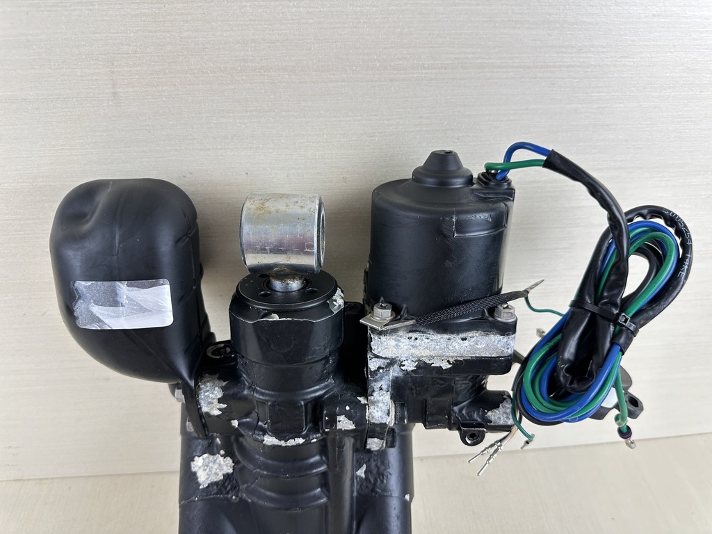 OMC Johnson Evinrude Hydraulic Power Trim And Tilt Assembly 60HP - 300HP