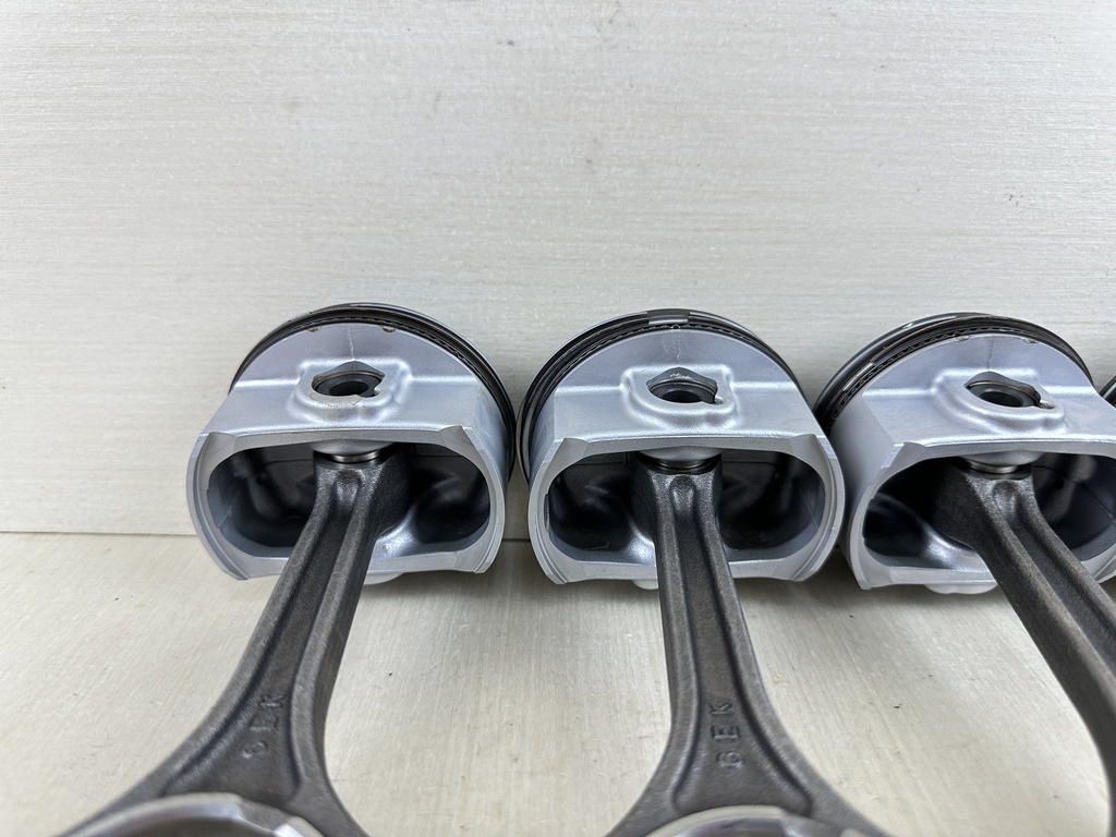 2015 Yamaha 115HP 4 Stroke Outboard Piston & Connecting Rod Set 4 6EK-W1165-00-00