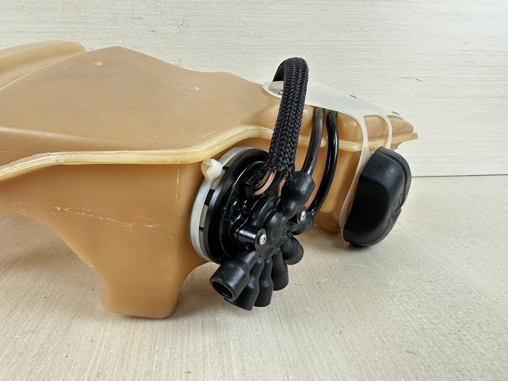 2008 Evinrude Etec 40HP Oil Tank With Pump Assembly 5007250 5007587