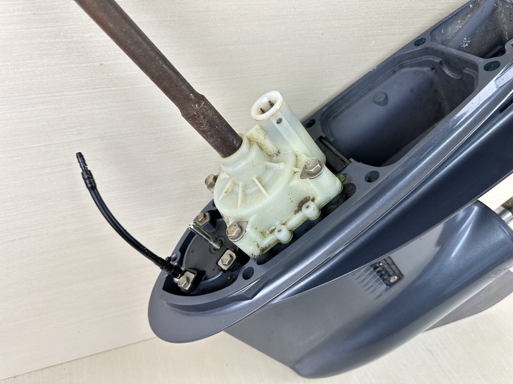 2015 Yamaha 115HP 4 Stroke Outboard 25" XL Lower Unit Gear Case RH 6EK-45300-10-8D