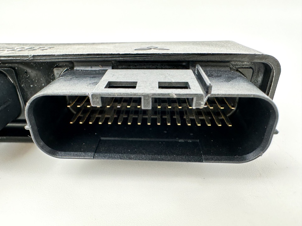 2018 Suzuki 115 HP 4 Stroke Outboard Engine Control Unit ECU 33920-92JQ0 OEM