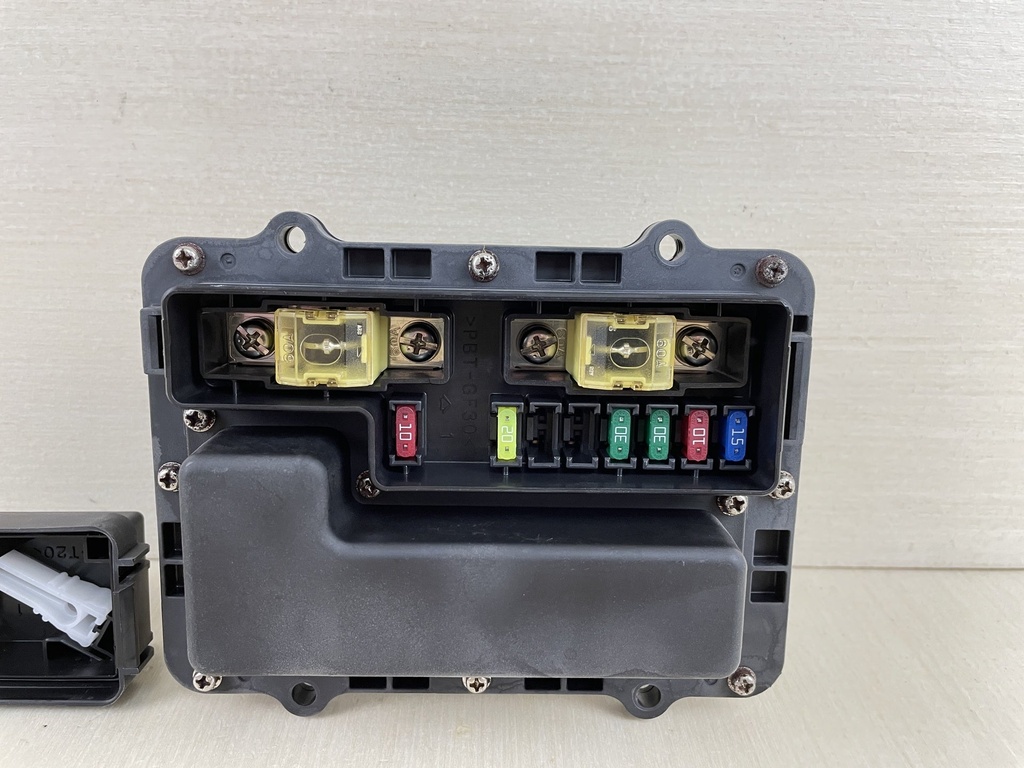 2015 Yamaha 200HP F200 4 Stroke Outboard Fuse Box Assembly 6DA-82170-02-00