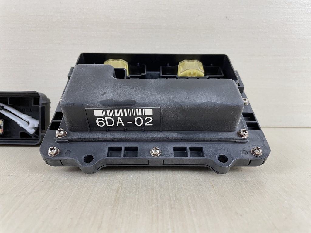 2015 Yamaha 200HP F200 4 Stroke Outboard Fuse Box Assembly 6DA-82170-02-00