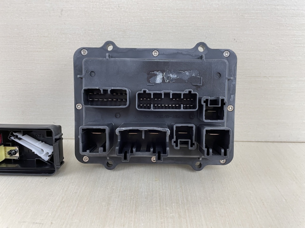 2015 Yamaha 200HP F200 4 Stroke Outboard Fuse Box Assembly 6DA-82170-02-00