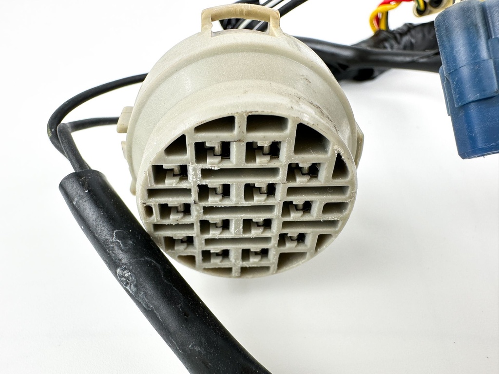 1996 Honda 50 HP 4 Stroke Outboard Engine Wire Harness 32520-ZV5-820 OEM