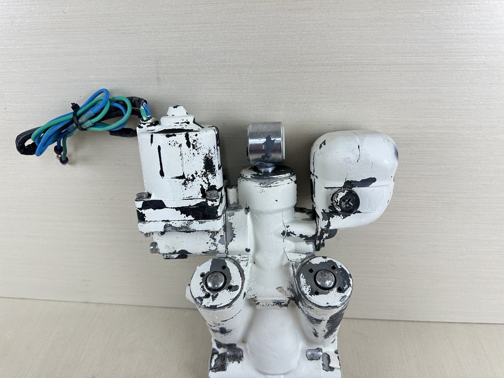 2001 Evinrude 250HP Ficht 2 Stroke Outboard Power Trim & Tilt Unit Assembly 