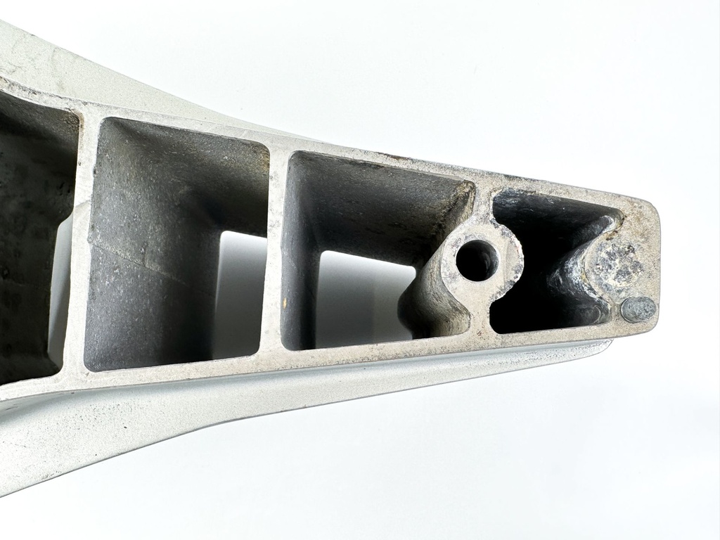 2001 Honda 130 HP 4 Stroke Outboard 5" Midsection Extension Case OEM