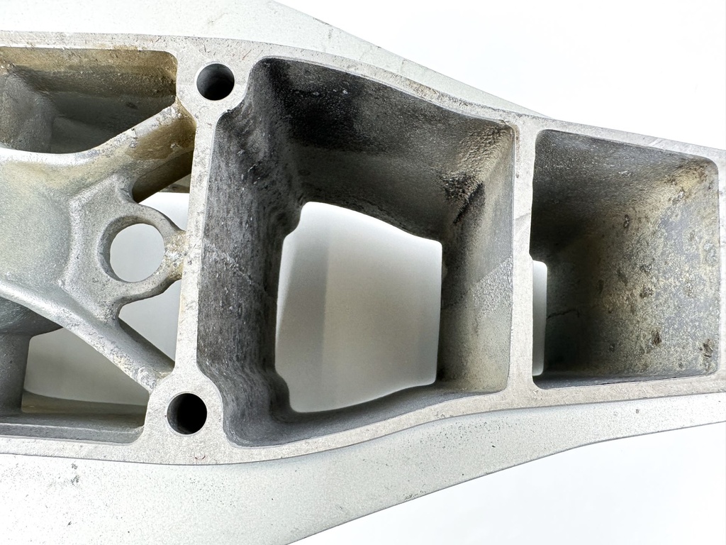 2001 Honda 130 HP 4 Stroke Outboard 5" Midsection Extension Case OEM