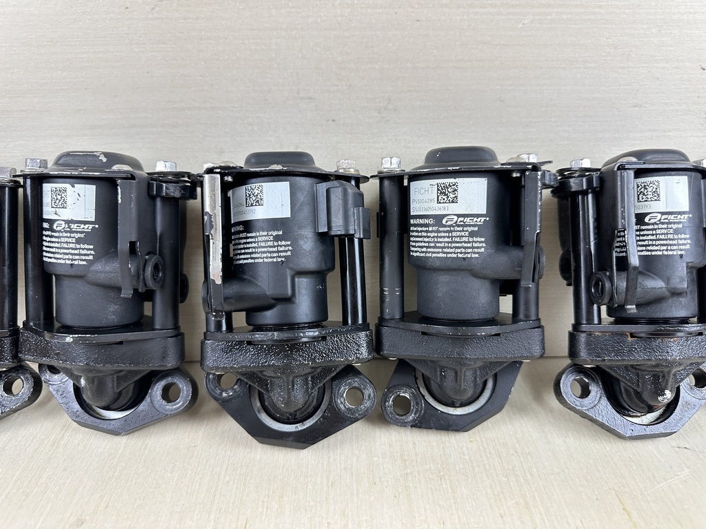 2001 Evinrude 250HP Ficht 2 Stroke Outboard Port & Starboard Fuel Injector Set 