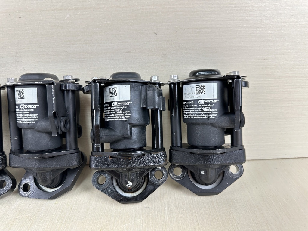 2001 Evinrude 250HP Ficht 2 Stroke Outboard Port & Starboard Fuel Injector Set 