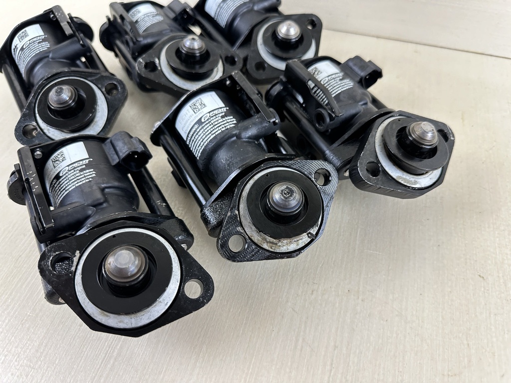 2001 Evinrude 250HP Ficht 2 Stroke Outboard Port & Starboard Fuel Injector Set 