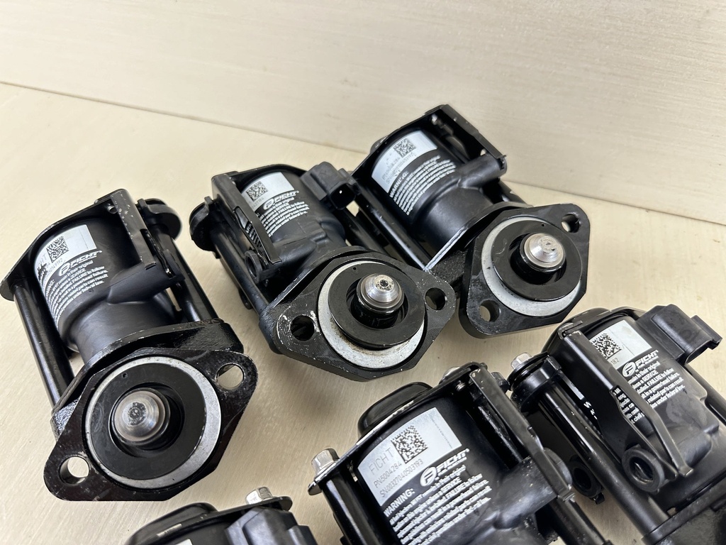 2001 Evinrude 250HP Ficht 2 Stroke Outboard Port & Starboard Fuel Injector Set 