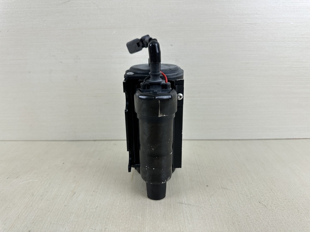 2001 Evinrude 250HP Ficht 2 Stroke Outboard VST Reservoir & Pump Assembly 0439712  