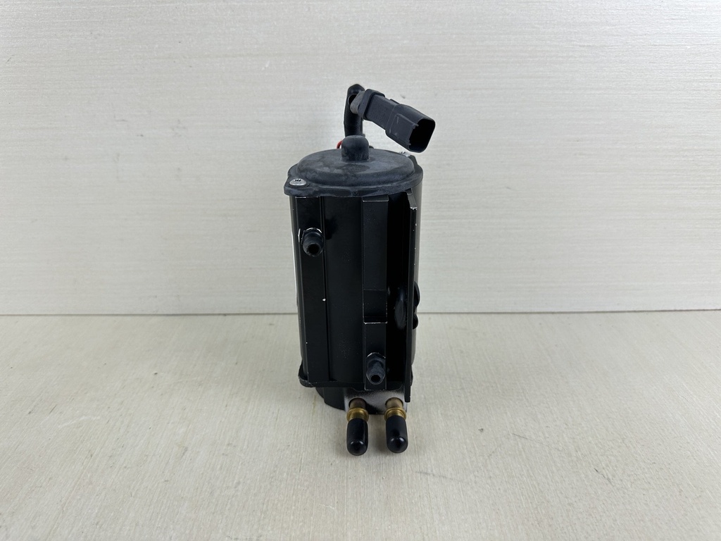 2001 Evinrude 250HP Ficht 2 Stroke Outboard VST Reservoir & Pump Assembly 0439712  