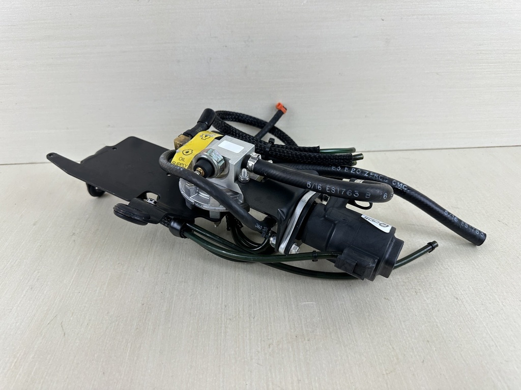 2001 Evinrude 250HP Ficht 2 Stroke Outboard Oil Injector Manifold & Lift Pump 5001505 5000527