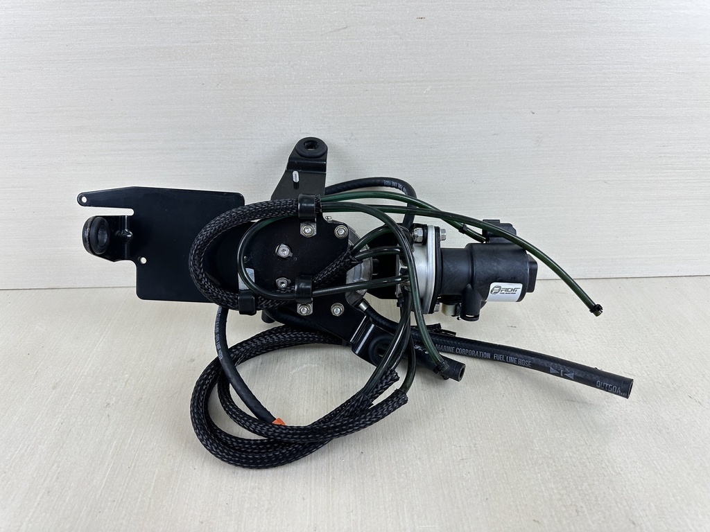 2001 Evinrude 250HP Ficht 2 Stroke Outboard Oil Injector Manifold & Lift Pump 5001505 5000527