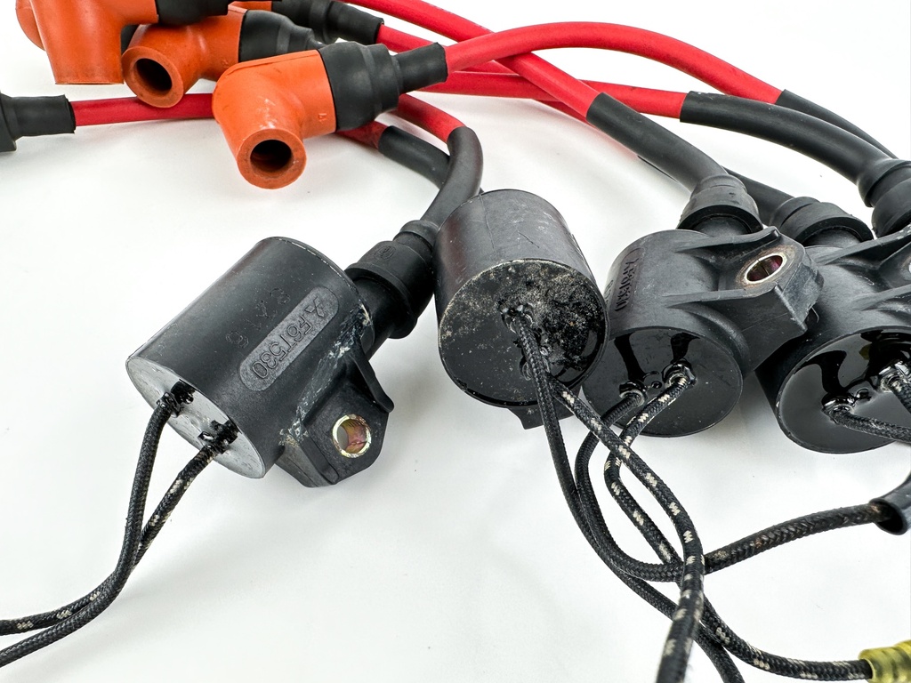 1999 Yamaha 250 HP 2 Stroke Outboard Ignition Coil Set 61A-85570-00-00 OEM