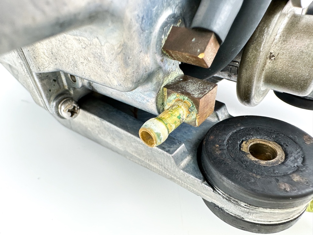 1999 Yamaha 250 HP 2 Stroke Outboard VST Float Chamber Assembly 66K-14980-00-00 OEM