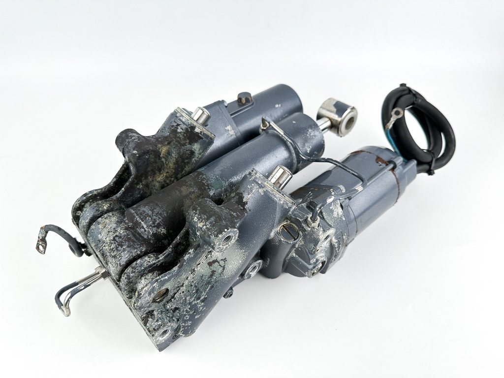 2001 Yamaha 225 HP 2 Stroke Outboard Power Trim Tilt Unit 61A-43800-25-4D - Repair