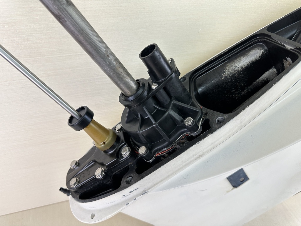 2003 Johnson 150HP 2 Stroke Outboard 25" XL Lower Unit Gear Case RH 5009259