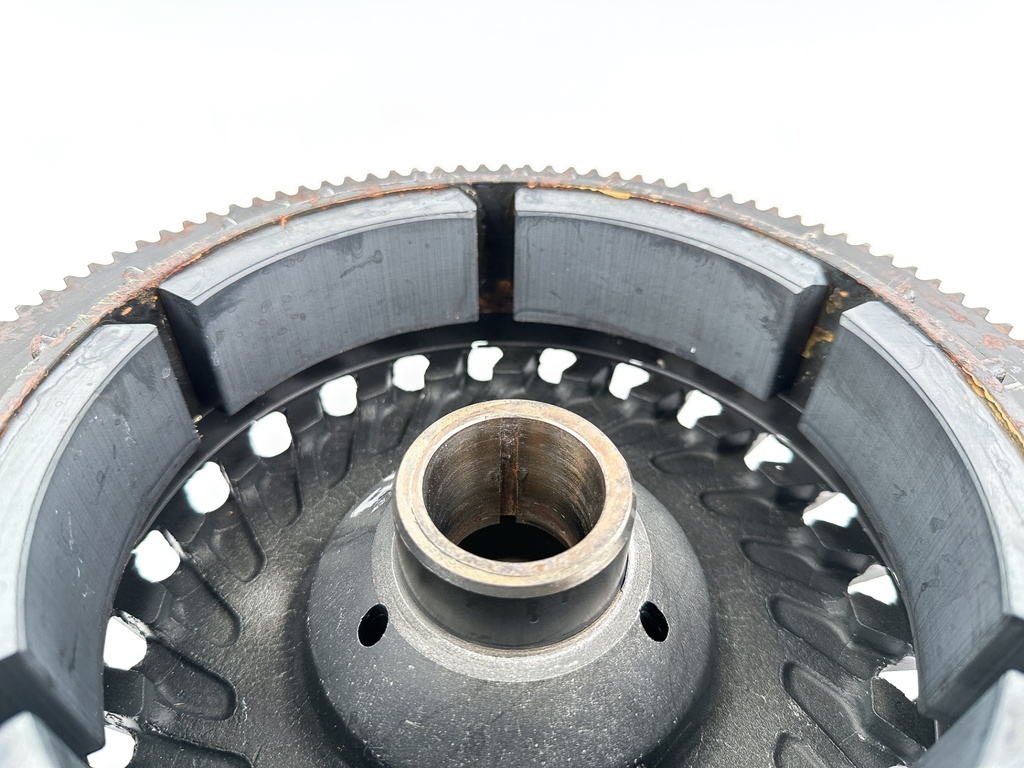 2002 Evinrude 200 HP 2 Stroke Ficht Outboard Flywheel 0586653 OEM