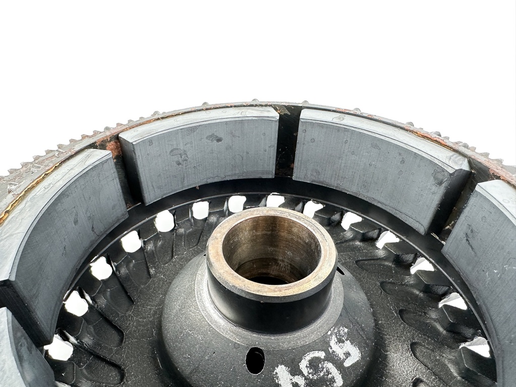 2002 Evinrude 200 HP 2 Stroke Ficht Outboard Flywheel 0586653 OEM